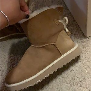 Short Bailey Bow Uggs